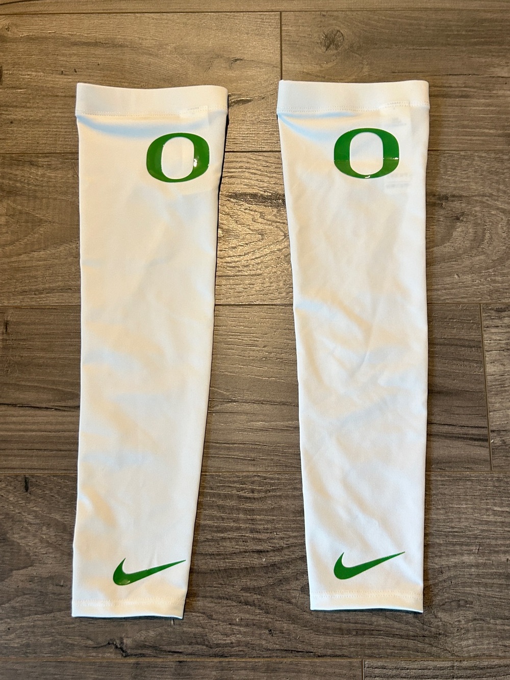 Men's Nike Oregon Ducks White Green Football Sleeves NEW